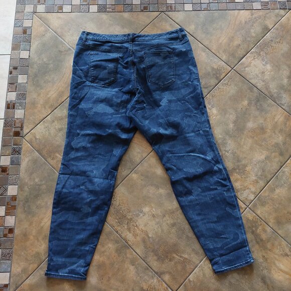 old navy womens Camo jeans Size 24 Plus - Picture 6 of 7